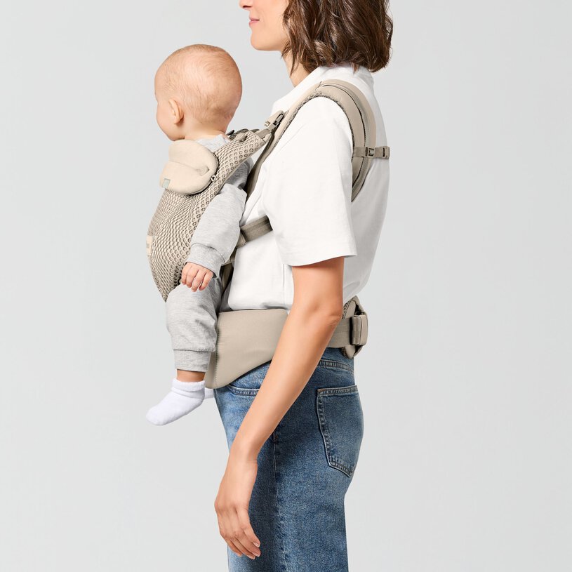 cyb_25_int_y090_amya_albe_frontcarrying_child_worldfacing_1997656294540970